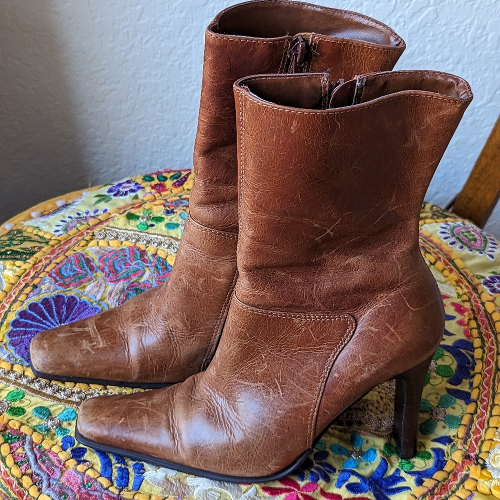 Vintage 90s distressed genuine leather Steve Madden Joesie boots